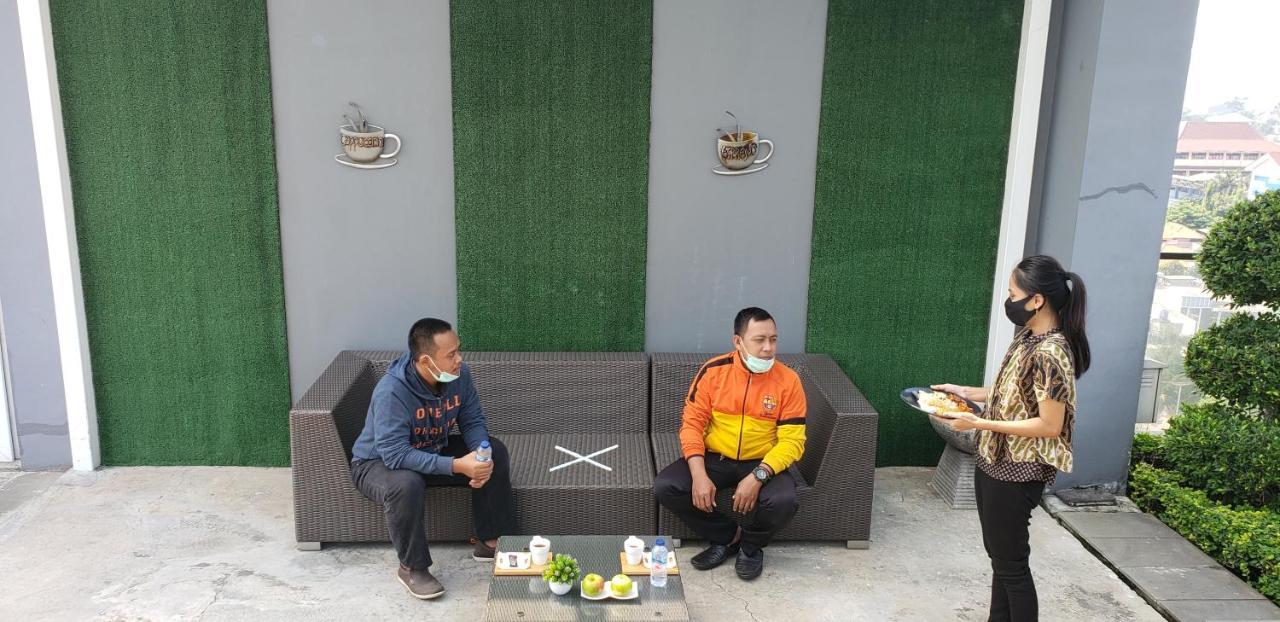 Harvia Suites Kebon Jeruk Jakarta Exterior foto