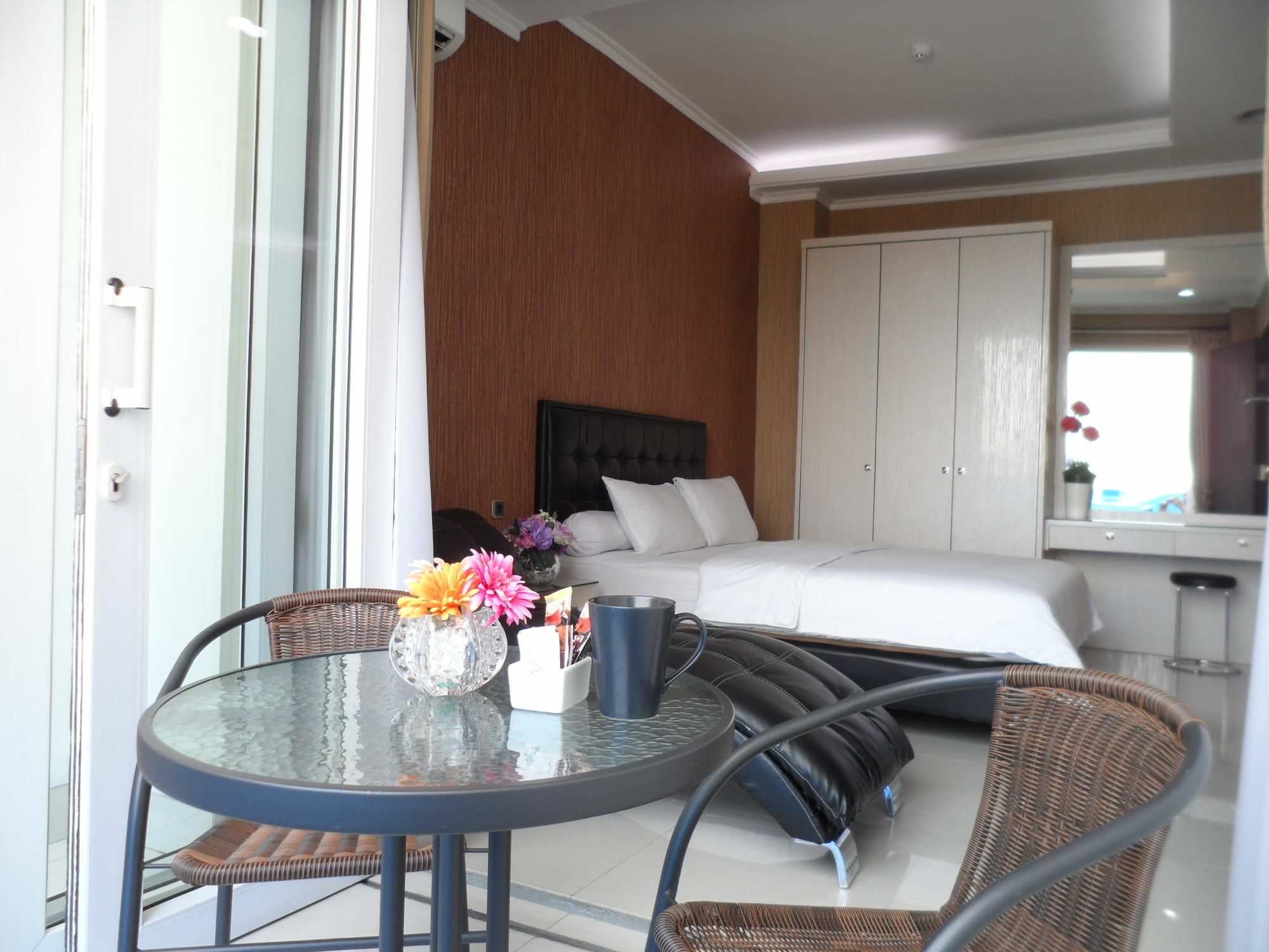 Harvia Suites Kebon Jeruk Jakarta Exterior foto
